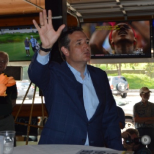 Ted Cruz speaks at the Draft Sports Bar and Grill in Concord, New Hampshire on Aug. 31, 2015.